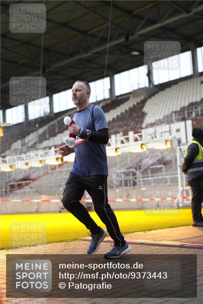 07.12.2025 - St. Pauli X-Mass-Run No. 15 Patografie http://msf.ph/oto/9373443 07.12.2025 12:03:25 Ziel 3282, 3807, 3937, 3941, 3943, 4006, 4022, 4224, 4241, 4247, 4726, 4731, 4732, 4741, 4746, 5007 meine-sportfotos.de