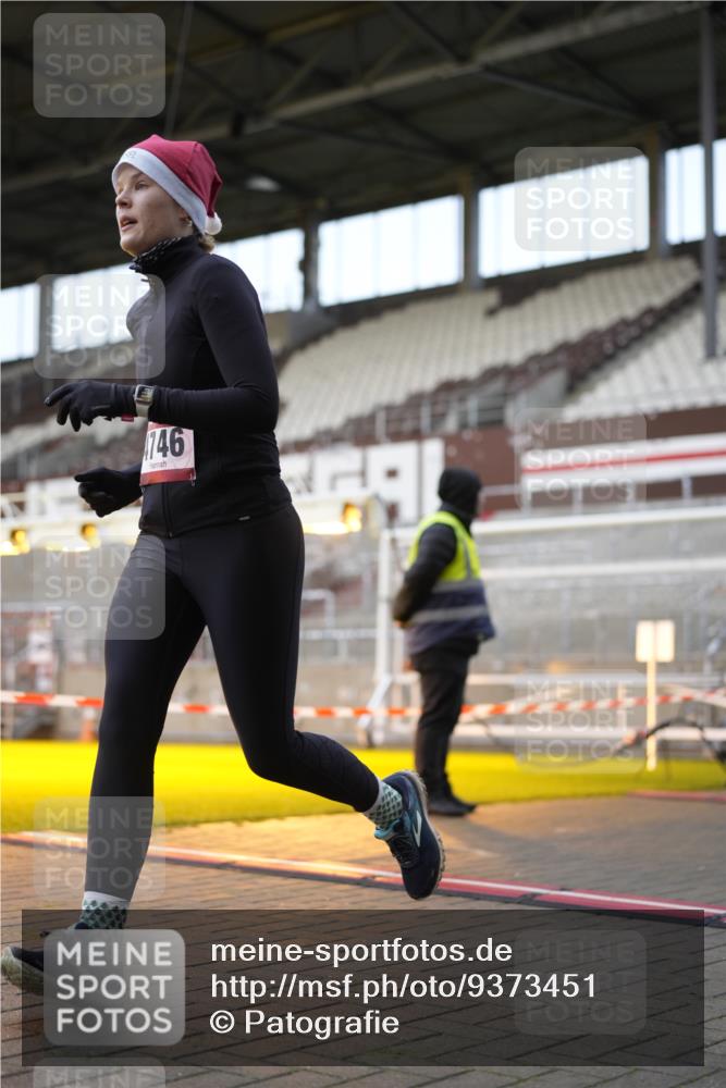07.12.2025 - St. Pauli X-Mass-Run No. 15 Patografie http://msf.ph/oto/9373451 07.12.2025 12:03:29 Ziel 255, 258, 263, 3807, 4006, 4022, 4221, 4224, 4241, 4247, 4726, 4731, 4732, 4746, 5007 meine-sportfotos.de