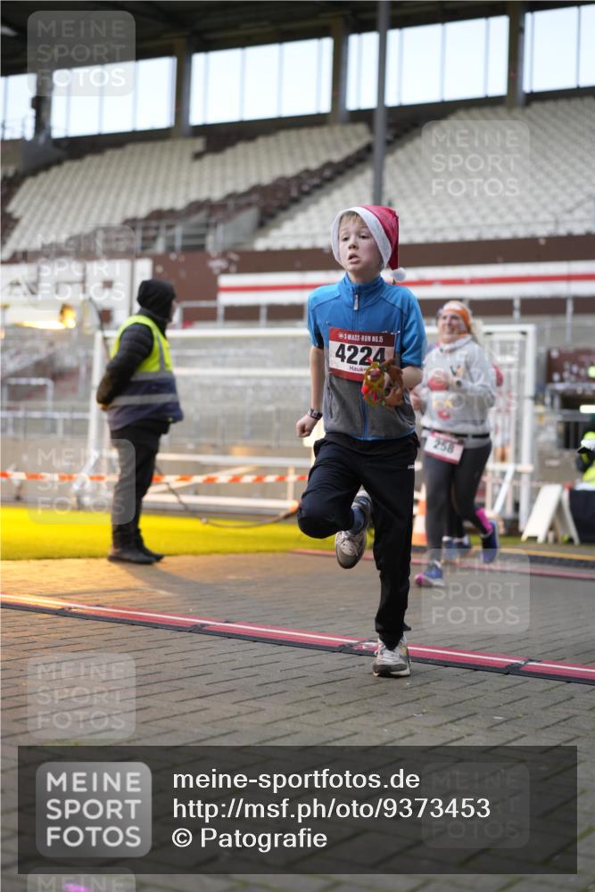 07.12.2025 - St. Pauli X-Mass-Run No. 15 Patografie http://msf.ph/oto/9373453 07.12.2025 12:03:30 Ziel 255, 258, 263, 723, 3807, 4006, 4022, 4221, 4224, 4241, 4247, 4726, 4731, 4732, 4746, 5007 meine-sportfotos.de
