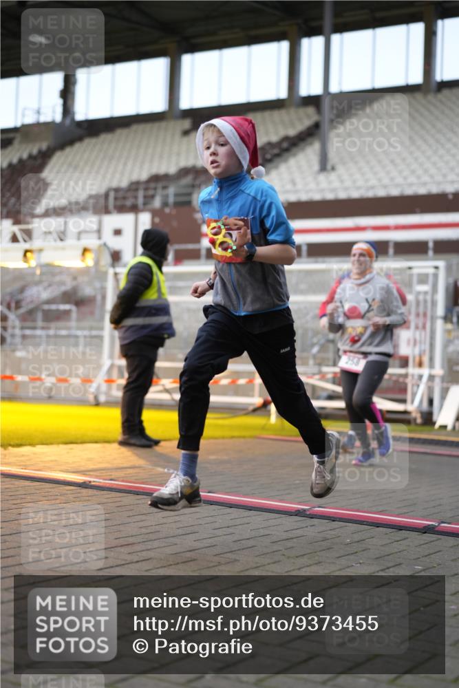07.12.2025 - St. Pauli X-Mass-Run No. 15 Patografie http://msf.ph/oto/9373455 07.12.2025 12:03:30 Ziel 255, 258, 263, 723, 3807, 4006, 4022, 4221, 4224, 4241, 4247, 4726, 4731, 4732, 4746, 5007 meine-sportfotos.de