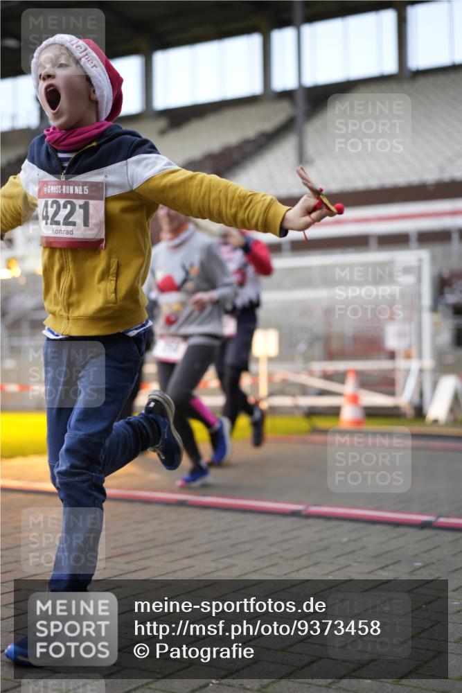 07.12.2025 - St. Pauli X-Mass-Run No. 15 Patografie http://msf.ph/oto/9373458 07.12.2025 12:03:31 Ziel 255, 258, 263, 723, 3081, 3082, 3807, 4006, 4022, 4221, 4224, 4241, 4247, 4726, 4731, 4732, 4742, 4746, 5007 meine-sportfotos.de