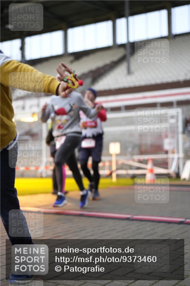 07.12.2025 - St. Pauli X-Mass-Run No. 15 Patografie http://msf.ph/oto/9373460 07.12.2025 12:03:31 Ziel 255, 258, 263, 723, 3081, 3082, 3807, 4006, 4022, 4221, 4224, 4241, 4247, 4726, 4731, 4732, 4742, 4746, 5007 meine-sportfotos.de