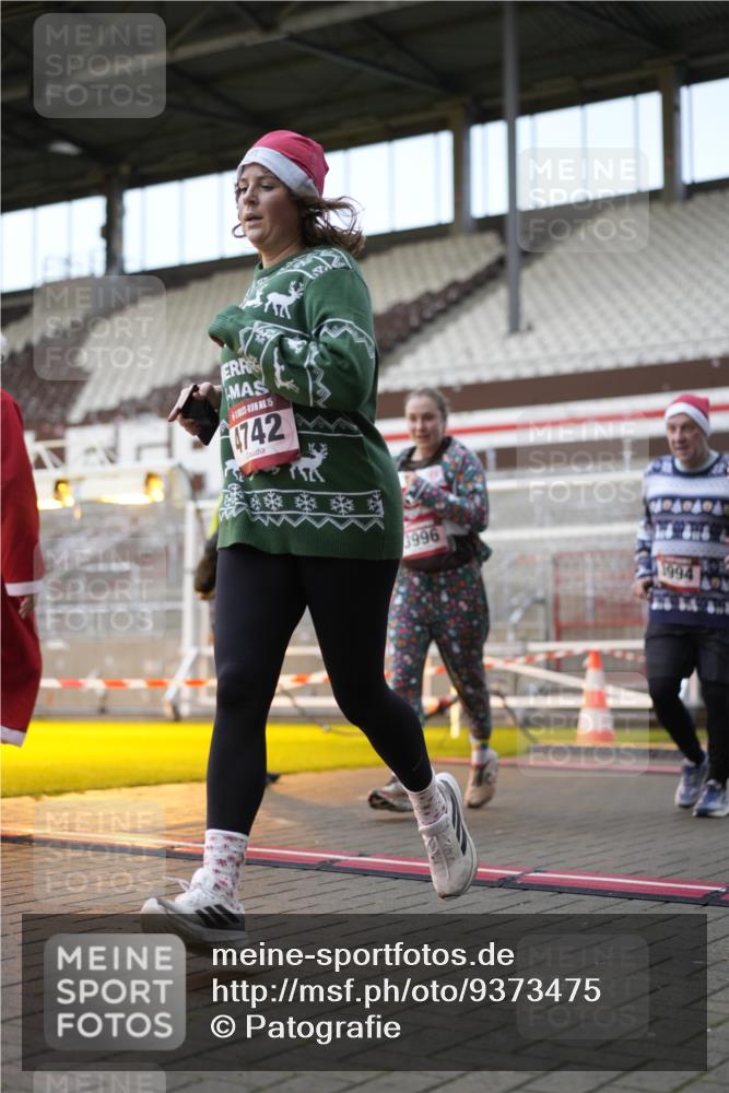 07.12.2025 - St. Pauli X-Mass-Run No. 15 Patografie http://msf.ph/oto/9373475 07.12.2025 12:03:37 Ziel 255, 258, 263, 723, 3081, 3082, 3316, 3317, 3807, 3994, 3996, 3997, 4006, 4011, 4021, 4022, 4221, 4224, 4241, 4247, 4726, 4731, 4742, 4746 meine-sportfotos.de