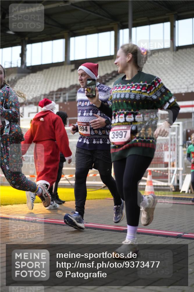 07.12.2025 - St. Pauli X-Mass-Run No. 15 Patografie http://msf.ph/oto/9373477 07.12.2025 12:03:38 Ziel 255, 258, 263, 723, 3081, 3082, 3316, 3317, 3807, 3994, 3996, 3997, 4006, 4011, 4021, 4022, 4221, 4224, 4247, 4726, 4731, 4742, 4746 meine-sportfotos.de