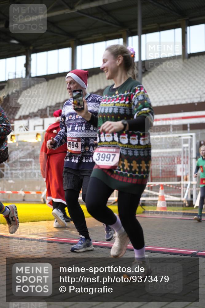 07.12.2025 - St. Pauli X-Mass-Run No. 15 Patografie http://msf.ph/oto/9373479 07.12.2025 12:03:38 Ziel 255, 258, 263, 723, 3081, 3082, 3316, 3317, 3807, 3994, 3996, 3997, 4006, 4011, 4021, 4022, 4221, 4224, 4247, 4726, 4731, 4742, 4746 meine-sportfotos.de