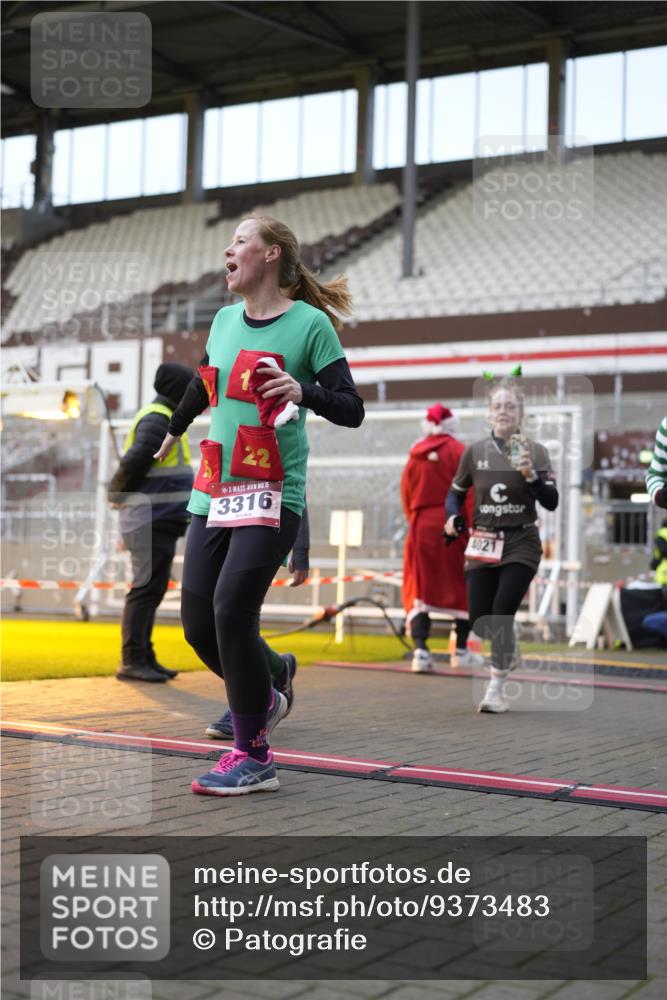 07.12.2025 - St. Pauli X-Mass-Run No. 15 Patografie http://msf.ph/oto/9373483 07.12.2025 12:03:40 Ziel 255, 258, 263, 723, 3081, 3082, 3316, 3317, 3994, 3996, 3997, 4011, 4021, 4221, 4224, 4247, 4726, 4731, 4742, 4746 meine-sportfotos.de