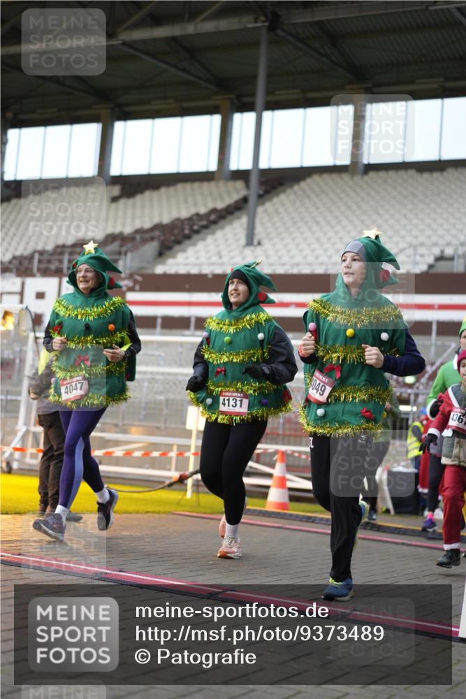 07.12.2025 - St. Pauli X-Mass-Run No. 15 Patografie http://msf.ph/oto/9373489 07.12.2025 12:03:53 Ziel 1236, 1357, 3316, 3317, 3753, 3851, 3994, 4011, 4021, 4047, 4049, 4131, 4365, 4367 meine-sportfotos.de