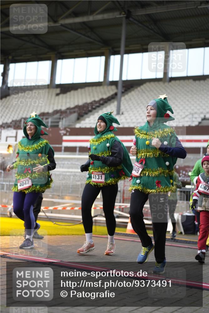 07.12.2025 - St. Pauli X-Mass-Run No. 15 Patografie http://msf.ph/oto/9373491 07.12.2025 12:03:53 Ziel 1236, 1357, 3316, 3317, 3753, 3851, 3994, 4011, 4021, 4047, 4049, 4131, 4365, 4367 meine-sportfotos.de