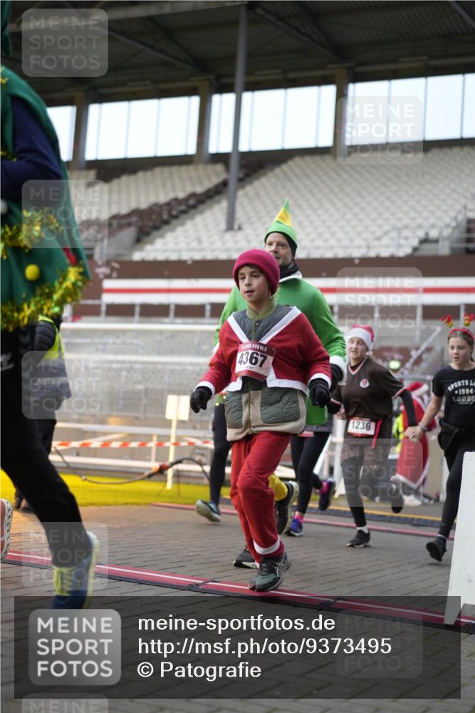07.12.2025 - St. Pauli X-Mass-Run No. 15 Patografie http://msf.ph/oto/9373495 07.12.2025 12:03:54 Ziel 1236, 1357, 3316, 3317, 3753, 3851, 4011, 4021, 4047, 4049, 4131, 4365, 4367 meine-sportfotos.de