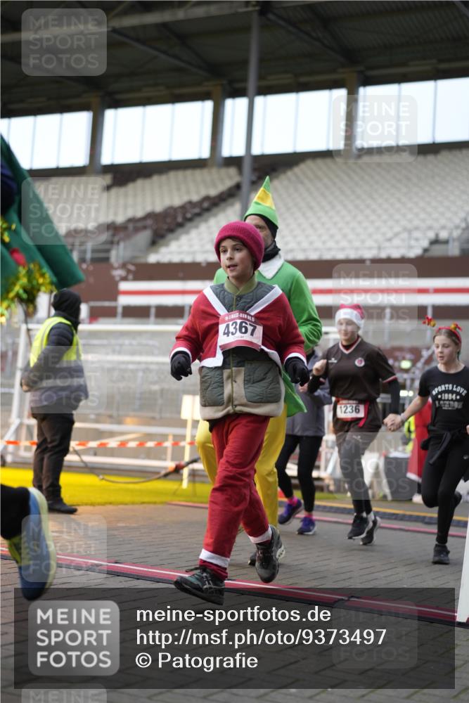 07.12.2025 - St. Pauli X-Mass-Run No. 15 Patografie http://msf.ph/oto/9373497 07.12.2025 12:03:54 Ziel 1236, 1357, 3316, 3317, 3753, 3851, 4011, 4021, 4047, 4049, 4131, 4365, 4367 meine-sportfotos.de