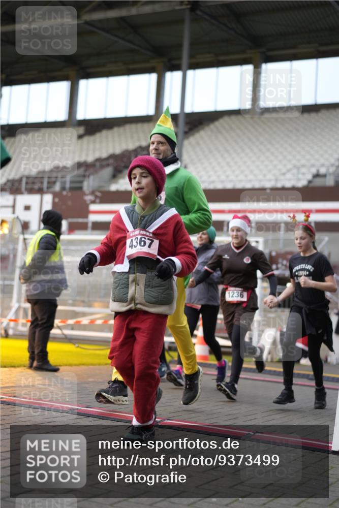 07.12.2025 - St. Pauli X-Mass-Run No. 15 Patografie http://msf.ph/oto/9373499 07.12.2025 12:03:54 Ziel 1236, 1357, 3316, 3317, 3753, 3851, 4011, 4021, 4047, 4049, 4131, 4365, 4367 meine-sportfotos.de