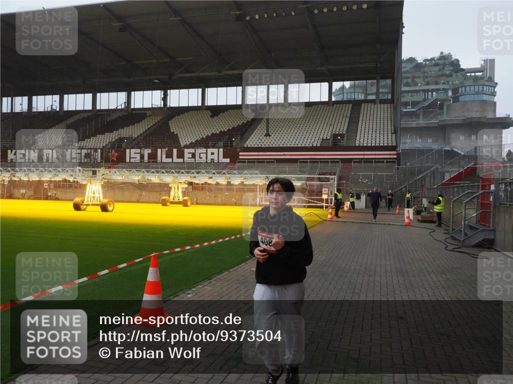 07.12.2025 - St. Pauli X-Mass-Run No. 15 Fabian Wolf http://msf.ph/oto/9373504 07.12.2025 09:55:03 Ziel 4088 meine-sportfotos.de