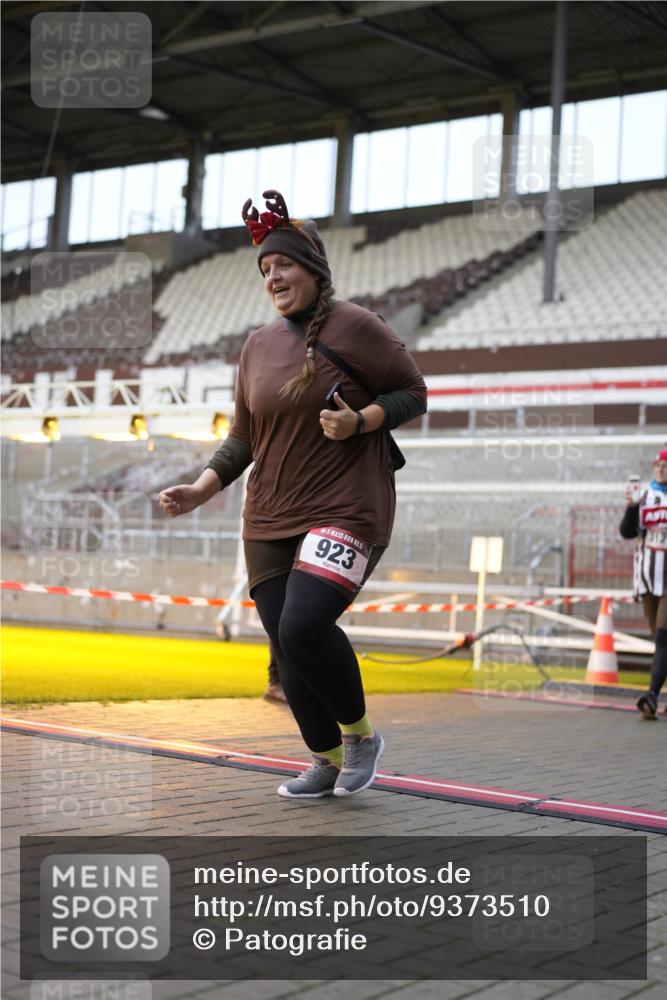 07.12.2025 - St. Pauli X-Mass-Run No. 15 Patografie http://msf.ph/oto/9373510 07.12.2025 12:04:03 Ziel 778, 795, 923, 1228, 1231, 1236, 1357, 2091, 2398, 3121, 3705, 3753, 3851, 3983, 3985, 4047, 4049, 4131, 4302, 4305, 4311, 4365, 4367 meine-sportfotos.de