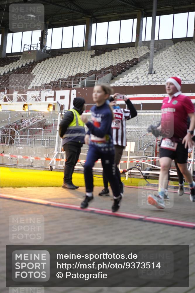 07.12.2025 - St. Pauli X-Mass-Run No. 15 Patografie http://msf.ph/oto/9373514 07.12.2025 12:04:04 Ziel 778, 795, 923, 1228, 1231, 1236, 1357, 2091, 2398, 3121, 3705, 3753, 3851, 3983, 3985, 4008, 4047, 4049, 4131, 4302, 4305, 4311, 4365, 4367 meine-sportfotos.de