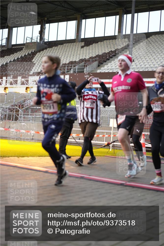 07.12.2025 - St. Pauli X-Mass-Run No. 15 Patografie http://msf.ph/oto/9373518 07.12.2025 12:04:05 Ziel 778, 795, 923, 1228, 1231, 1236, 1357, 1504, 2091, 2398, 3121, 3705, 3753, 3851, 3983, 3985, 4008, 4047, 4049, 4131, 4302, 4305, 4311, 4365, 4367 meine-sportfotos.de