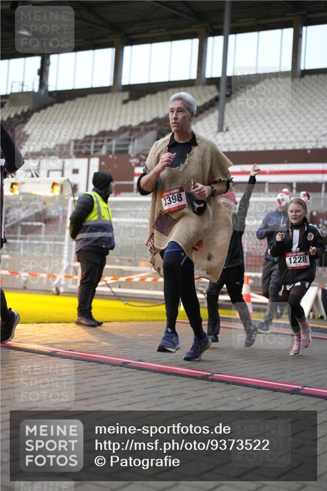 07.12.2025 - St. Pauli X-Mass-Run No. 15 Patografie http://msf.ph/oto/9373522 07.12.2025 12:04:06 Ziel 778, 795, 923, 1228, 1231, 1236, 1357, 1504, 2091, 2398, 3121, 3705, 3753, 3851, 3983, 3985, 4008, 4047, 4049, 4131, 4302, 4305, 4311, 4365, 4367, 4728 meine-sportfotos.de