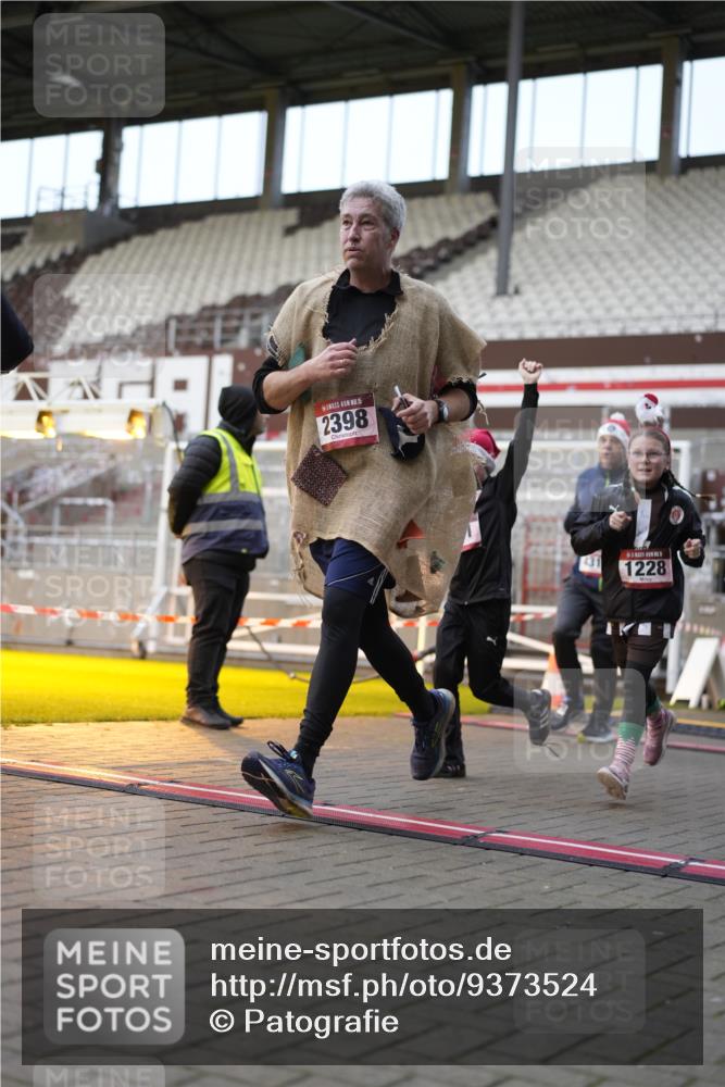 07.12.2025 - St. Pauli X-Mass-Run No. 15 Patografie http://msf.ph/oto/9373524 07.12.2025 12:04:06 Ziel 778, 795, 923, 1228, 1231, 1236, 1357, 1504, 2091, 2398, 3121, 3705, 3753, 3851, 3983, 3985, 4008, 4047, 4049, 4131, 4302, 4305, 4311, 4365, 4367, 4728 meine-sportfotos.de