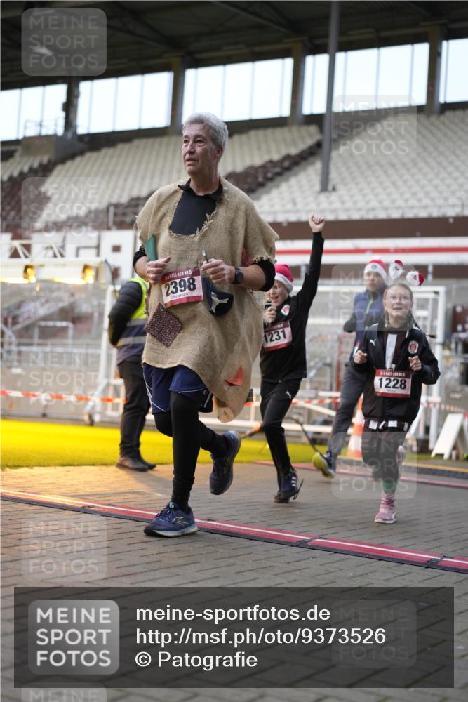 07.12.2025 - St. Pauli X-Mass-Run No. 15 Patografie http://msf.ph/oto/9373526 07.12.2025 12:04:07 Ziel 778, 795, 923, 1228, 1231, 1236, 1357, 1504, 2091, 2398, 3121, 3705, 3753, 3851, 3983, 3985, 4008, 4047, 4049, 4131, 4302, 4305, 4311, 4365, 4367, 4374, 4386, 4728 meine-sportfotos.de