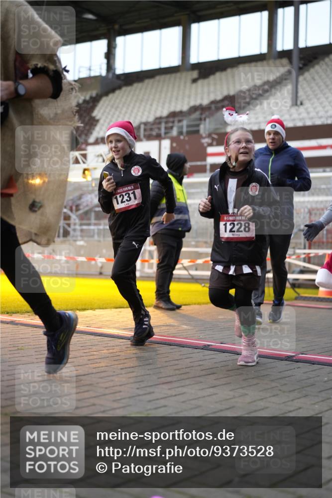 07.12.2025 - St. Pauli X-Mass-Run No. 15 Patografie http://msf.ph/oto/9373528 07.12.2025 12:04:07 Ziel 778, 795, 923, 1228, 1231, 1236, 1357, 1504, 2091, 2398, 3121, 3705, 3753, 3851, 3983, 3985, 4008, 4047, 4049, 4131, 4302, 4305, 4311, 4365, 4367, 4374, 4386, 4728 meine-sportfotos.de