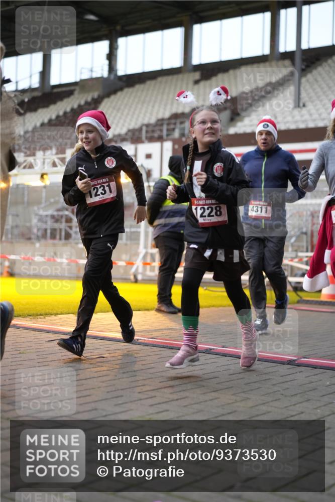 07.12.2025 - St. Pauli X-Mass-Run No. 15 Patografie http://msf.ph/oto/9373530 07.12.2025 12:04:07 Ziel 778, 795, 923, 1228, 1231, 1236, 1357, 1504, 2091, 2398, 3121, 3705, 3753, 3851, 3983, 3985, 4008, 4047, 4049, 4131, 4302, 4305, 4311, 4365, 4367, 4374, 4386, 4728 meine-sportfotos.de