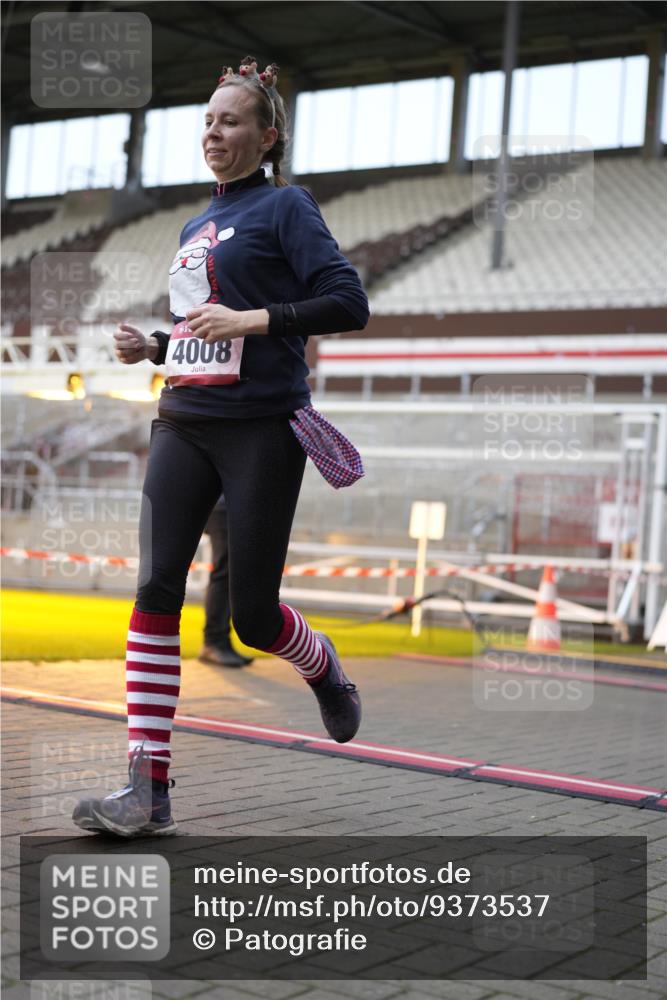 07.12.2025 - St. Pauli X-Mass-Run No. 15 Patografie http://msf.ph/oto/9373537 07.12.2025 12:04:10 Ziel 778, 795, 923, 1228, 1231, 1236, 1357, 1490, 1504, 2091, 2398, 3121, 3705, 3753, 3851, 3983, 3985, 4008, 4302, 4305, 4311, 4374, 4386, 4728 meine-sportfotos.de