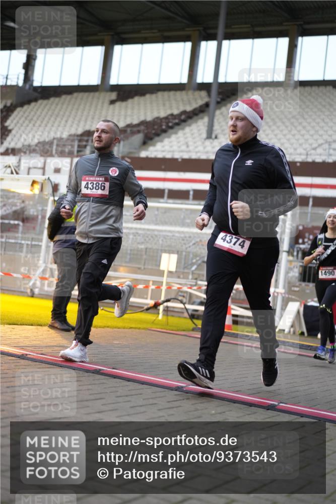 07.12.2025 - St. Pauli X-Mass-Run No. 15 Patografie http://msf.ph/oto/9373543 07.12.2025 12:04:12 Ziel 778, 795, 923, 1228, 1231, 1490, 1504, 2091, 2398, 3121, 3705, 3983, 3985, 4008, 4302, 4305, 4311, 4374, 4375, 4386, 4728 meine-sportfotos.de