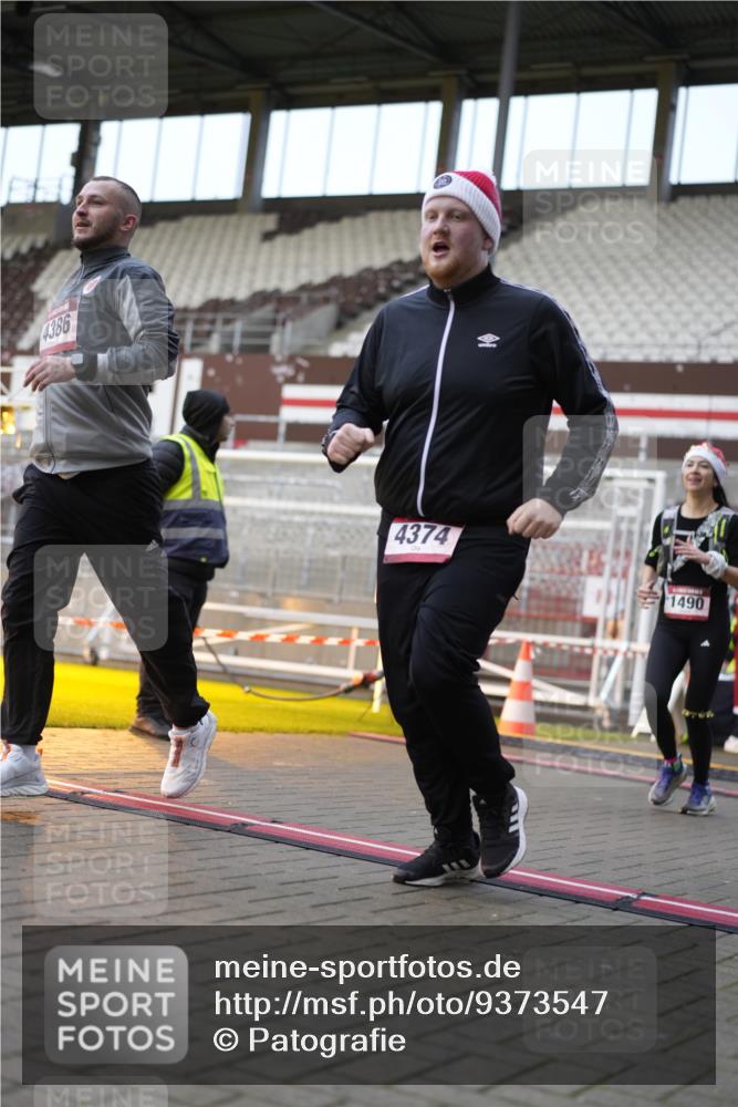 07.12.2025 - St. Pauli X-Mass-Run No. 15 Patografie http://msf.ph/oto/9373547 07.12.2025 12:04:12 Ziel 778, 795, 923, 1228, 1231, 1490, 1504, 2091, 2398, 3121, 3705, 3983, 3985, 4008, 4302, 4305, 4311, 4374, 4375, 4386, 4728 meine-sportfotos.de
