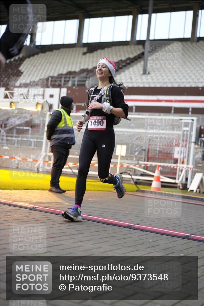 07.12.2025 - St. Pauli X-Mass-Run No. 15 Patografie http://msf.ph/oto/9373548 07.12.2025 12:04:13 Ziel 778, 795, 923, 1228, 1231, 1490, 1504, 2091, 2398, 3121, 3705, 3983, 3985, 4008, 4302, 4305, 4311, 4374, 4375, 4386, 4728 meine-sportfotos.de