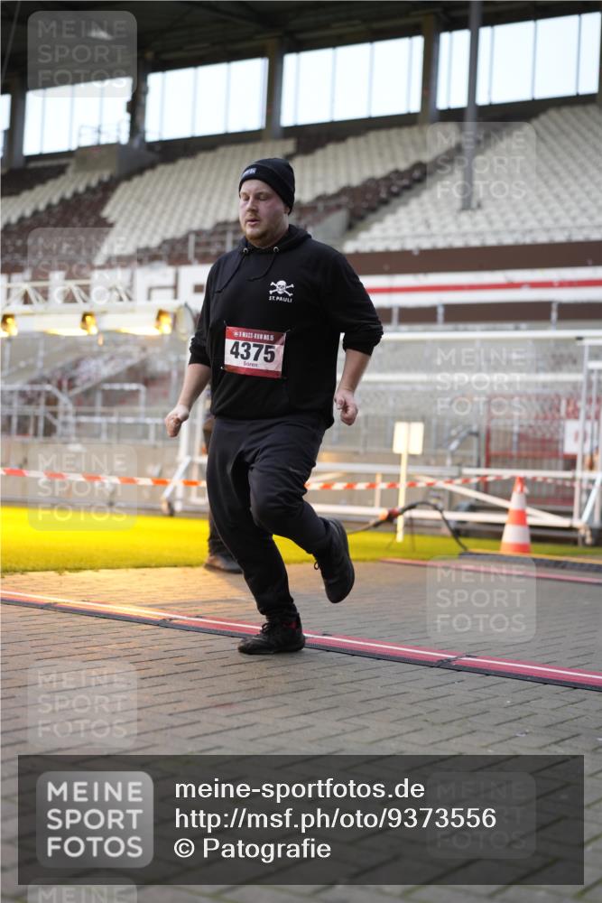 07.12.2025 - St. Pauli X-Mass-Run No. 15 Patografie http://msf.ph/oto/9373556 07.12.2025 12:04:17 Ziel 923, 1228, 1231, 1490, 1504, 2091, 2398, 2410, 2769, 3121, 3705, 3983, 3985, 4008, 4302, 4305, 4311, 4374, 4375, 4386, 4728 meine-sportfotos.de