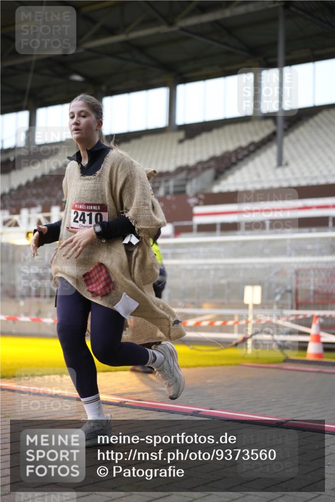 07.12.2025 - St. Pauli X-Mass-Run No. 15 Patografie http://msf.ph/oto/9373560 07.12.2025 12:04:19 Ziel 1228, 1231, 1490, 1504, 2091, 2398, 2410, 2769, 3121, 3705, 3983, 3985, 4008, 4059, 4302, 4305, 4311, 4374, 4375, 4386, 4728 meine-sportfotos.de