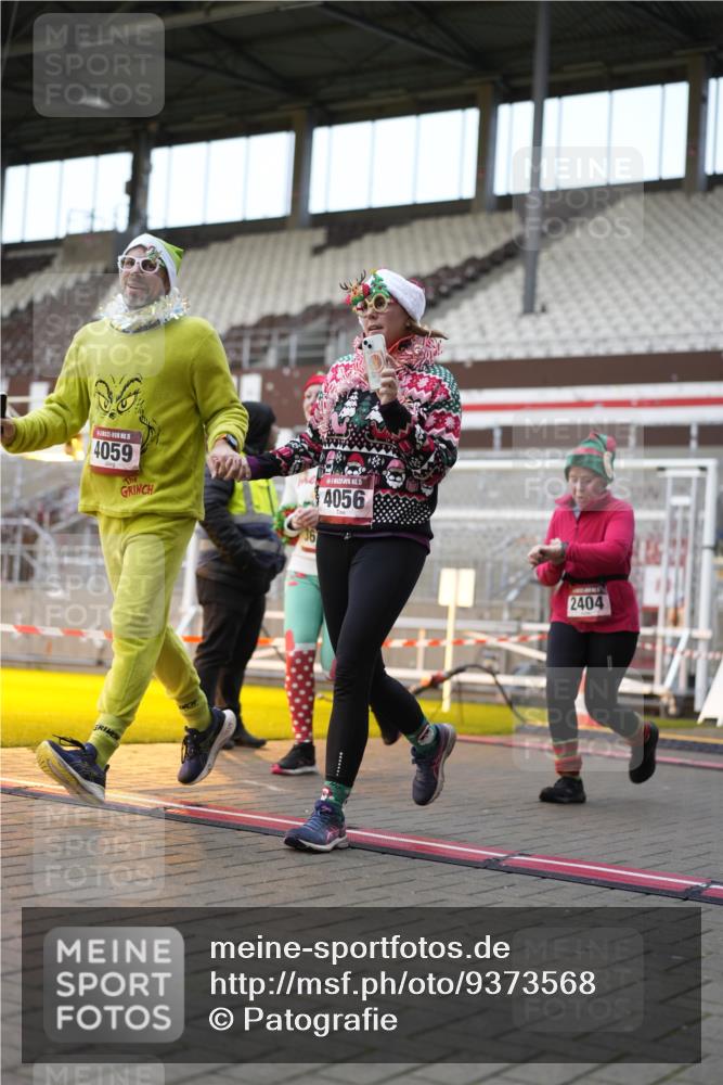 07.12.2025 - St. Pauli X-Mass-Run No. 15 Patografie http://msf.ph/oto/9373568 07.12.2025 12:04:25 Ziel 1490, 1504, 2404, 2410, 2769, 3675, 3833, 4056, 4059, 4374, 4375, 4386, 4728 meine-sportfotos.de