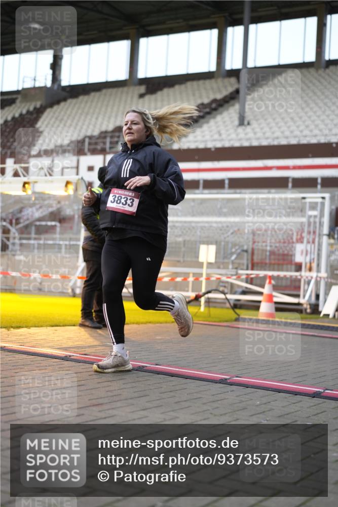 07.12.2025 - St. Pauli X-Mass-Run No. 15 Patografie http://msf.ph/oto/9373573 07.12.2025 12:04:27 Ziel 1490, 2404, 2410, 2769, 3675, 3833, 4056, 4059, 4374, 4375, 4386 meine-sportfotos.de