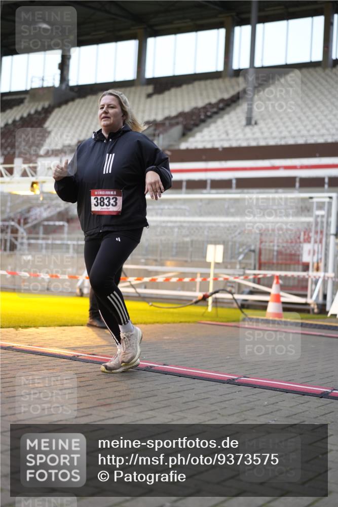 07.12.2025 - St. Pauli X-Mass-Run No. 15 Patografie http://msf.ph/oto/9373575 07.12.2025 12:04:27 Ziel 1490, 2404, 2410, 2769, 3675, 3833, 4056, 4059, 4374, 4375, 4386 meine-sportfotos.de