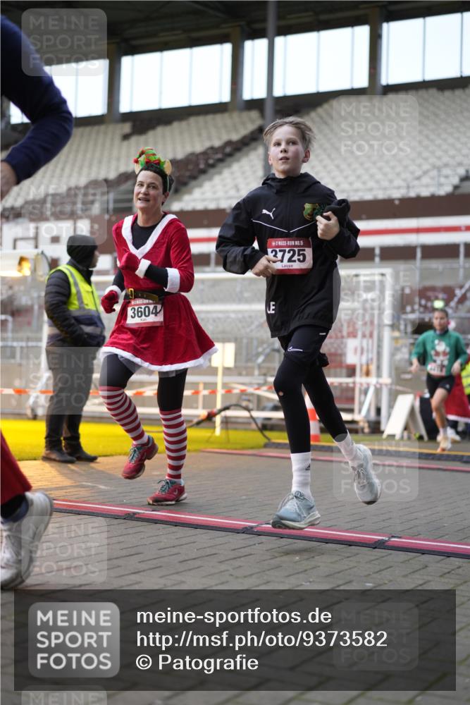 07.12.2025 - St. Pauli X-Mass-Run No. 15 Patografie http://msf.ph/oto/9373582 07.12.2025 12:04:34 Ziel 2404, 2410, 2769, 3604, 3675, 3688, 3725, 3833, 4056, 4059, 4417, 4418, 4420 meine-sportfotos.de