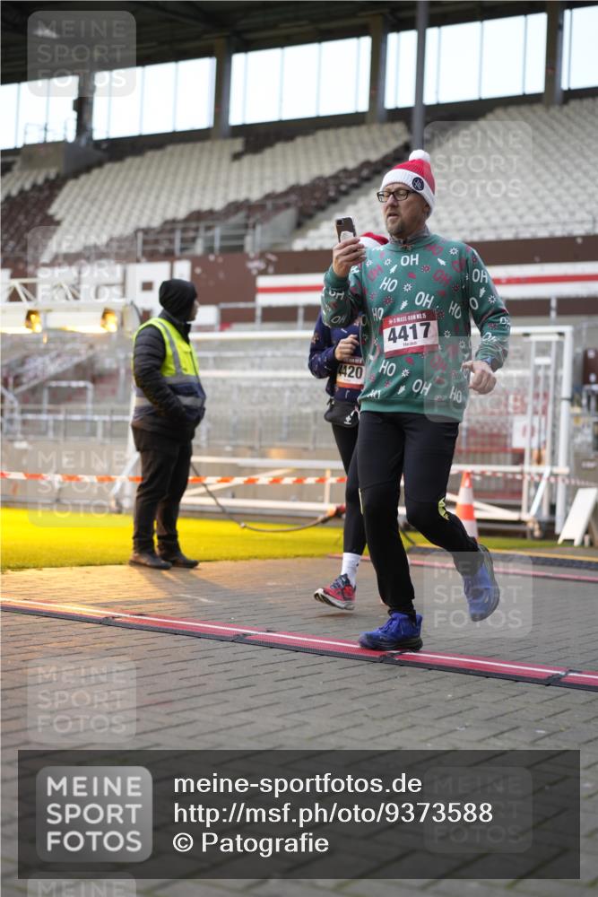 07.12.2025 - St. Pauli X-Mass-Run No. 15 Patografie http://msf.ph/oto/9373588 07.12.2025 12:04:37 Ziel 2404, 3604, 3675, 3688, 3725, 3833, 4056, 4059, 4417, 4418, 4420 meine-sportfotos.de