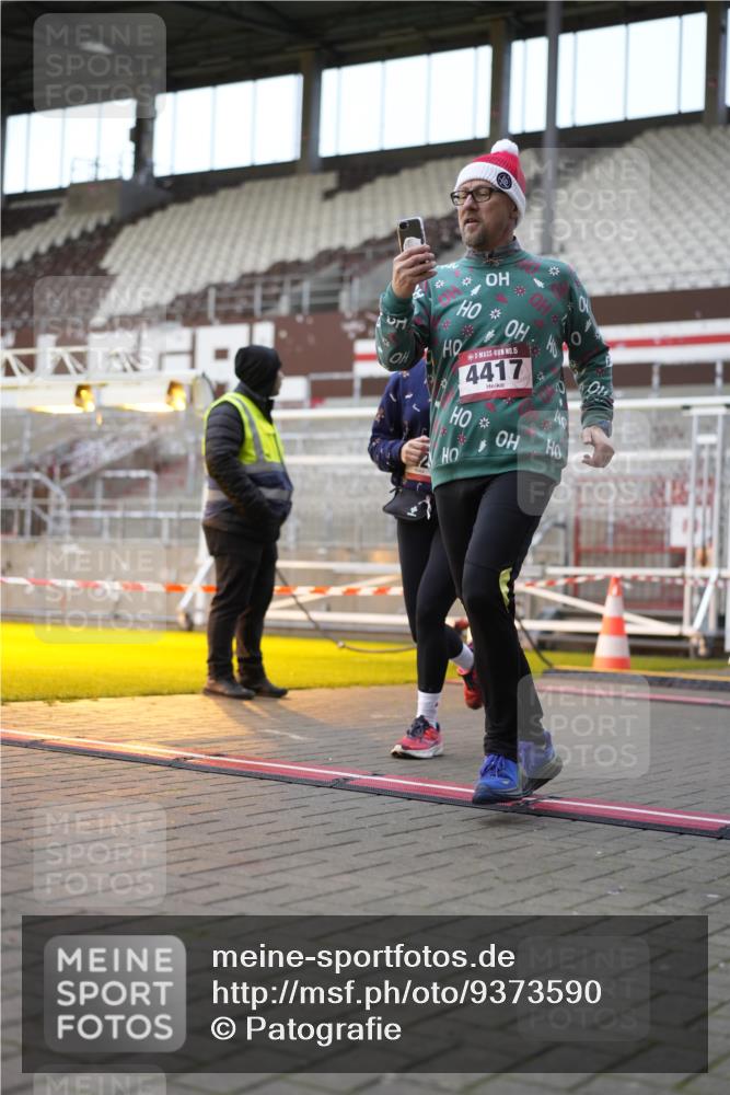 07.12.2025 - St. Pauli X-Mass-Run No. 15 Patografie http://msf.ph/oto/9373590 07.12.2025 12:04:37 Ziel 2404, 3604, 3675, 3688, 3725, 3833, 4056, 4059, 4417, 4418, 4420 meine-sportfotos.de