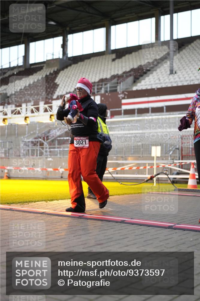 07.12.2025 - St. Pauli X-Mass-Run No. 15 Patografie http://msf.ph/oto/9373597 07.12.2025 12:04:45 Ziel 3021, 3175, 3176, 3487, 3569, 3577, 3581, 3604, 3688, 3725, 4329, 4417, 4418, 4420 meine-sportfotos.de