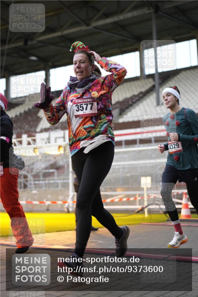07.12.2025 - St. Pauli X-Mass-Run No. 15 Patografie http://msf.ph/oto/9373600 07.12.2025 12:04:46 Ziel 3021, 3175, 3176, 3487, 3569, 3577, 3581, 3604, 3688, 3725, 4329, 4417, 4418, 4420 meine-sportfotos.de