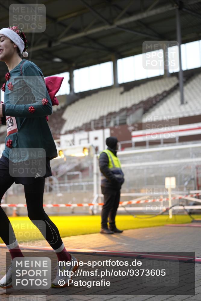 07.12.2025 - St. Pauli X-Mass-Run No. 15 Patografie http://msf.ph/oto/9373605 07.12.2025 12:04:46 Ziel 3021, 3175, 3176, 3487, 3569, 3577, 3581, 3604, 3688, 3725, 4329, 4417, 4418, 4420 meine-sportfotos.de