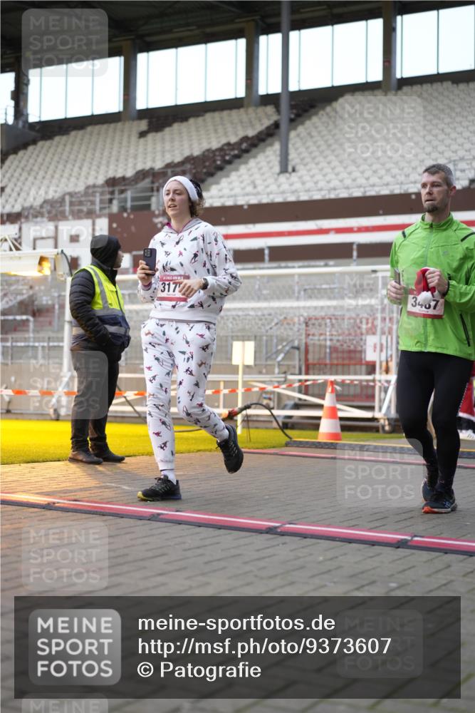 07.12.2025 - St. Pauli X-Mass-Run No. 15 Patografie http://msf.ph/oto/9373607 07.12.2025 12:04:48 Ziel 3021, 3175, 3176, 3487, 3569, 3577, 3581, 3604, 3688, 3725, 4329, 4417, 4418, 4420 meine-sportfotos.de