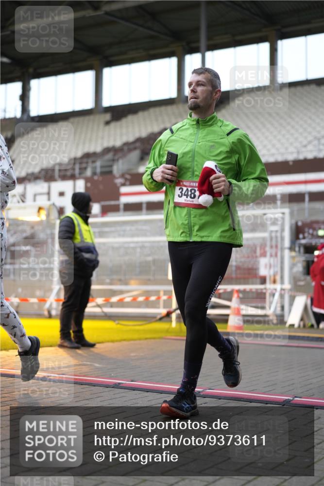 07.12.2025 - St. Pauli X-Mass-Run No. 15 Patografie http://msf.ph/oto/9373611 07.12.2025 12:04:49 Ziel 3021, 3175, 3176, 3487, 3569, 3577, 3581, 3604, 3688, 3725, 4329, 4417, 4418, 4420 meine-sportfotos.de