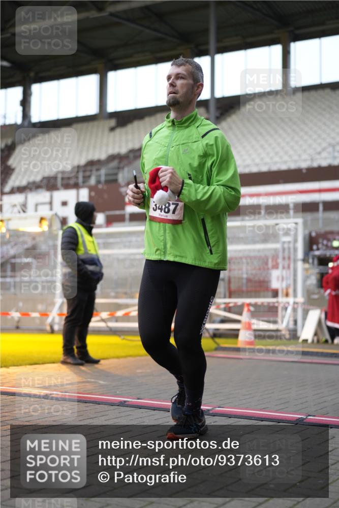 07.12.2025 - St. Pauli X-Mass-Run No. 15 Patografie http://msf.ph/oto/9373613 07.12.2025 12:04:49 Ziel 3021, 3175, 3176, 3487, 3569, 3577, 3581, 3604, 3688, 3725, 4329, 4417, 4418, 4420 meine-sportfotos.de