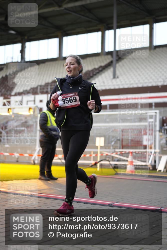 07.12.2025 - St. Pauli X-Mass-Run No. 15 Patografie http://msf.ph/oto/9373617 07.12.2025 12:04:50 Ziel 3021, 3175, 3176, 3487, 3569, 3577, 3581, 4329, 4417, 4418, 4420 meine-sportfotos.de