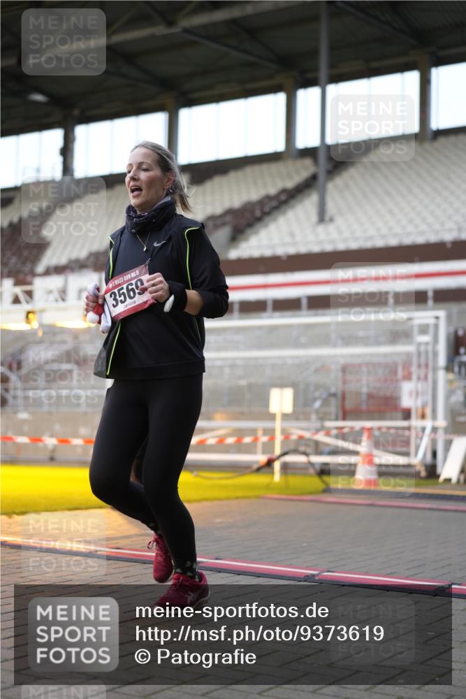 07.12.2025 - St. Pauli X-Mass-Run No. 15 Patografie http://msf.ph/oto/9373619 07.12.2025 12:04:50 Ziel 3021, 3175, 3176, 3487, 3569, 3577, 3581, 4329, 4417, 4418, 4420 meine-sportfotos.de