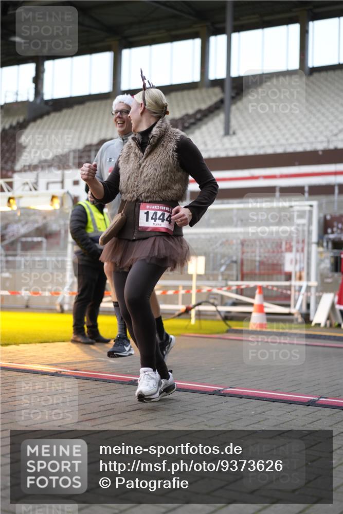 07.12.2025 - St. Pauli X-Mass-Run No. 15 Patografie http://msf.ph/oto/9373626 07.12.2025 12:05:01 Ziel 1304, 1444, 1445, 1446, 3175, 3176, 3268, 3273, 3279, 3372, 3487, 3569, 3577, 4329 meine-sportfotos.de
