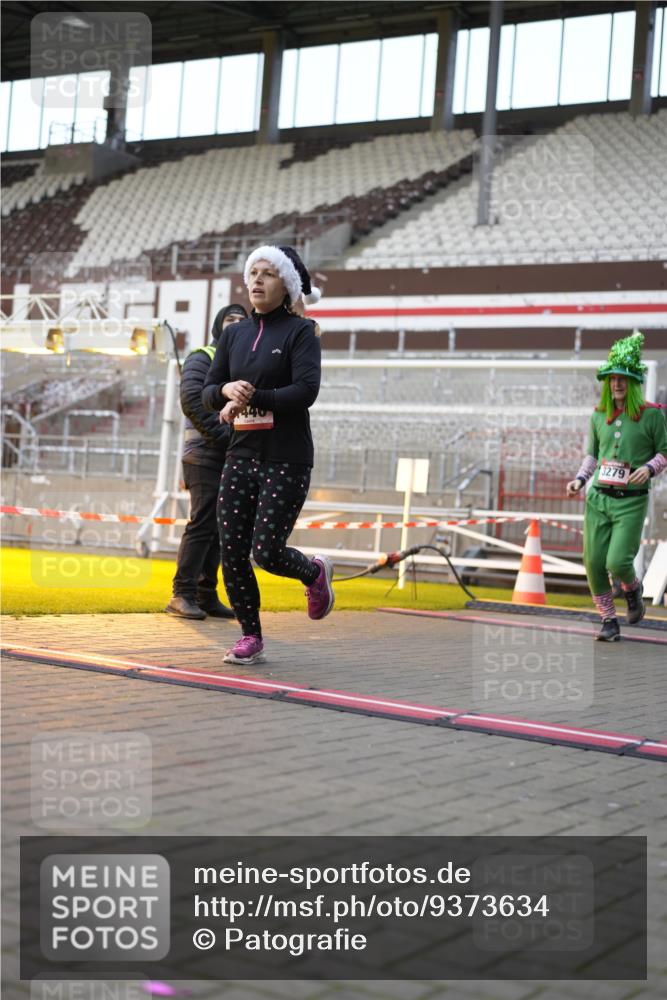 07.12.2025 - St. Pauli X-Mass-Run No. 15 Patografie http://msf.ph/oto/9373634 07.12.2025 12:05:04 Ziel 666, 860, 1304, 1444, 1445, 1446, 3268, 3273, 3279, 3372, 3569, 4748 meine-sportfotos.de