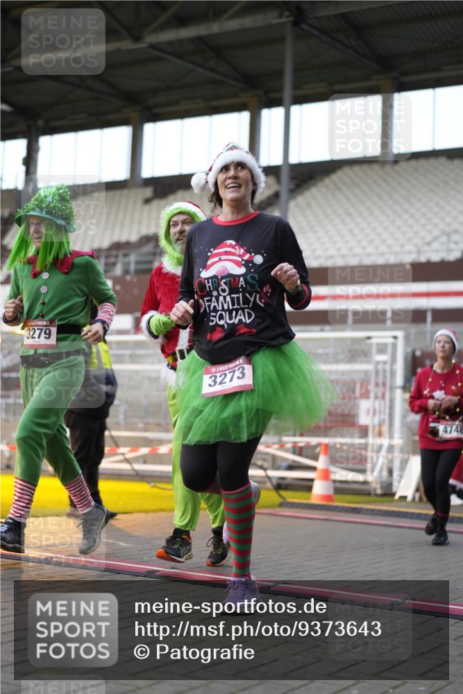 07.12.2025 - St. Pauli X-Mass-Run No. 15 Patografie http://msf.ph/oto/9373643 07.12.2025 12:05:06 Ziel 666, 860, 1304, 1444, 1445, 1446, 3268, 3273, 3279, 3372, 4748 meine-sportfotos.de
