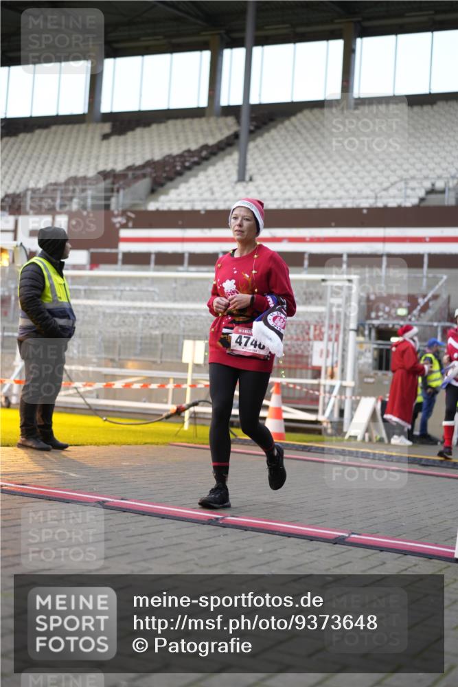 07.12.2025 - St. Pauli X-Mass-Run No. 15 Patografie http://msf.ph/oto/9373648 07.12.2025 12:05:07 Ziel 666, 860, 1304, 1444, 1445, 1446, 3268, 3273, 3279, 3372, 4748 meine-sportfotos.de