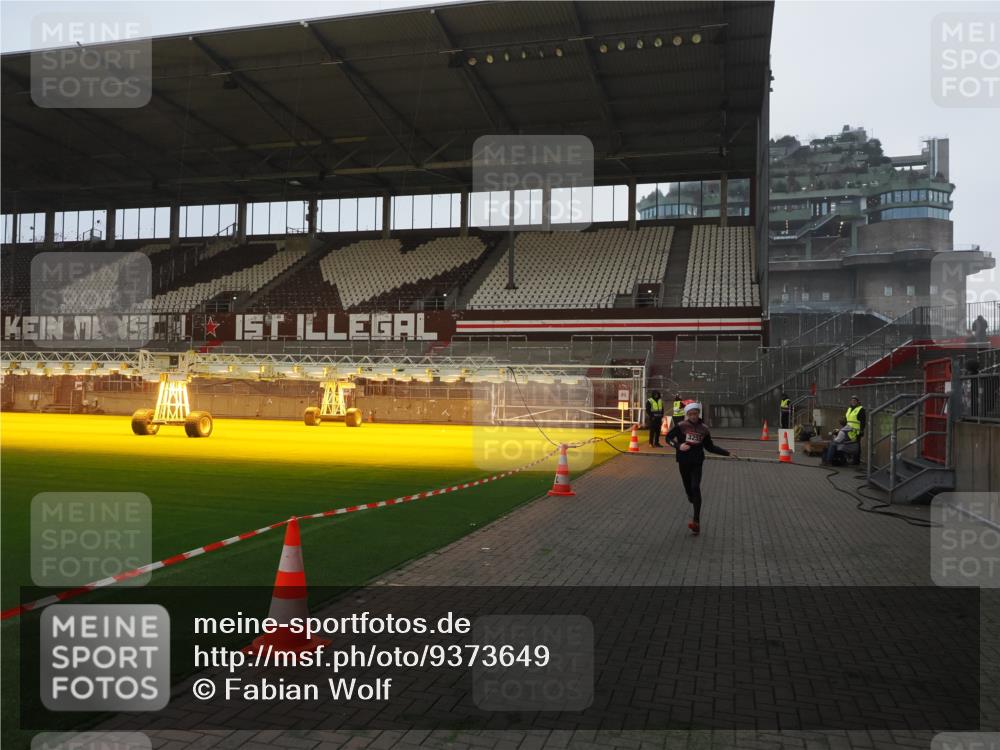 07.12.2025 - St. Pauli X-Mass-Run No. 15 Fabian Wolf http://msf.ph/oto/9373649 07.12.2025 09:56:29 Ziel 1483, 3255 meine-sportfotos.de