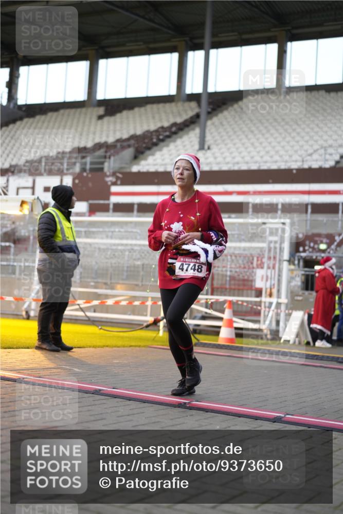 07.12.2025 - St. Pauli X-Mass-Run No. 15 Patografie http://msf.ph/oto/9373650 07.12.2025 12:05:07 Ziel 666, 860, 1304, 1444, 1445, 1446, 3268, 3273, 3279, 3372, 4748 meine-sportfotos.de